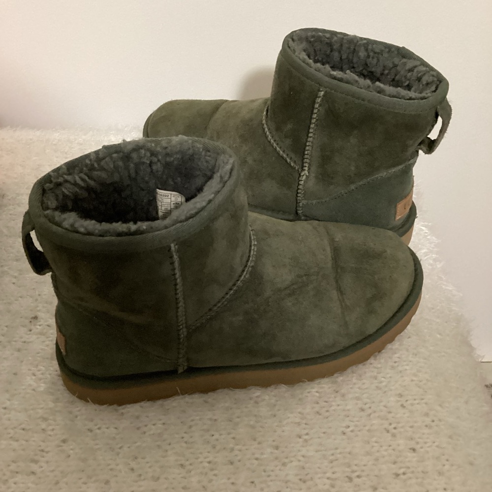 UGG Mini Women's Boot, Olive Green Size 8, Model 1016222